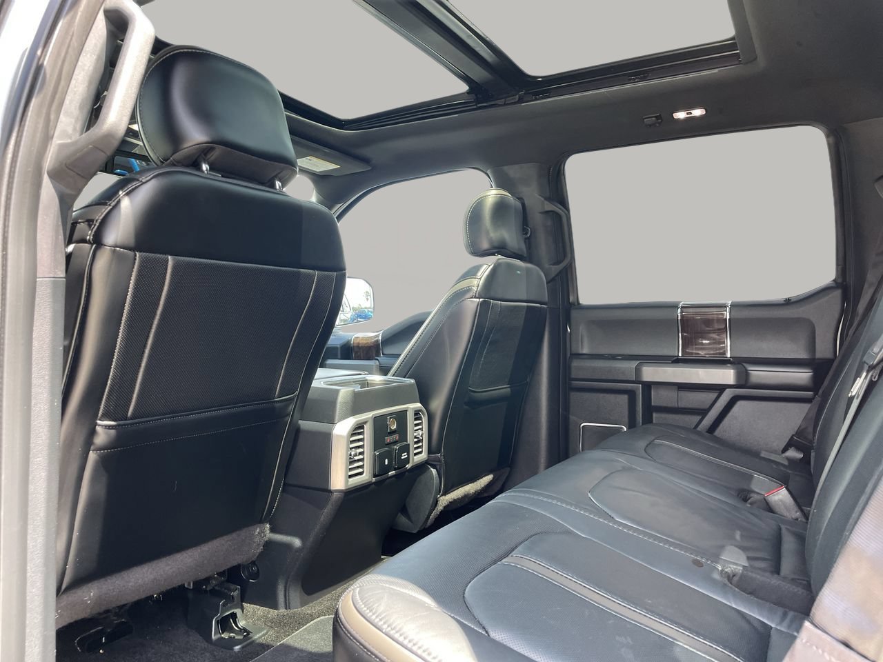 Used 2017 Ford F150 Platinum w/ Equipment Group 701A Luxury AWD/4WD image 17