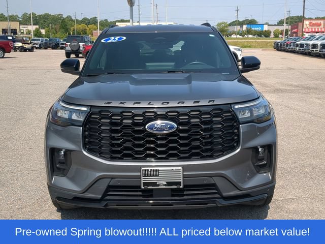 Used 2025 Ford Explorer ST-Line w/ ST-Line Street Pack AWD/4WD image 16