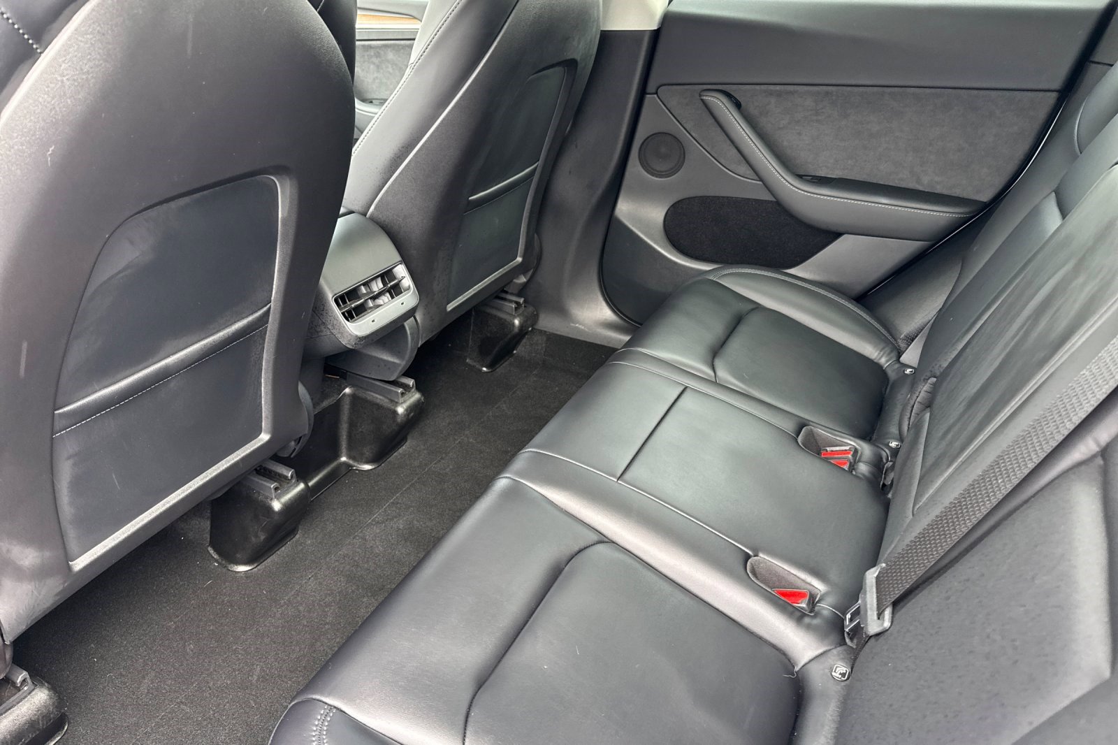 Used 2022 Tesla Model Y Long Range AWD/4WD image 27