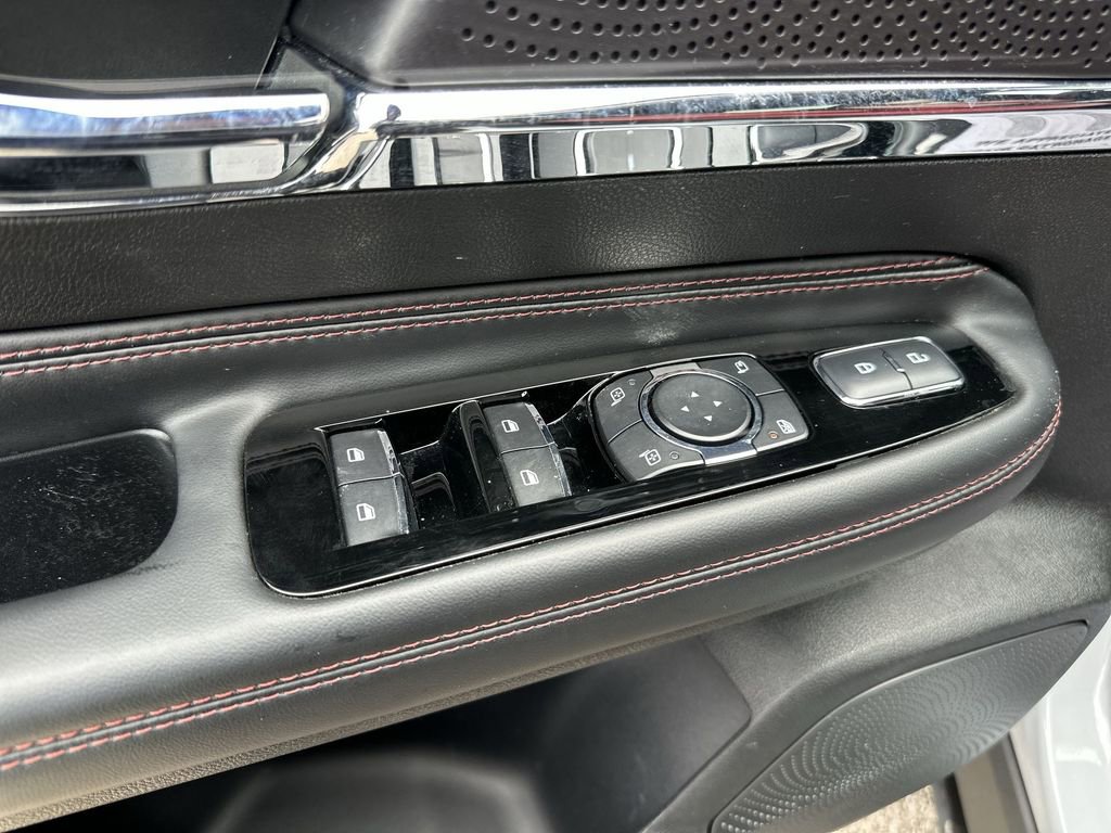 Used 2025 Lincoln Corsair Reserve image 13