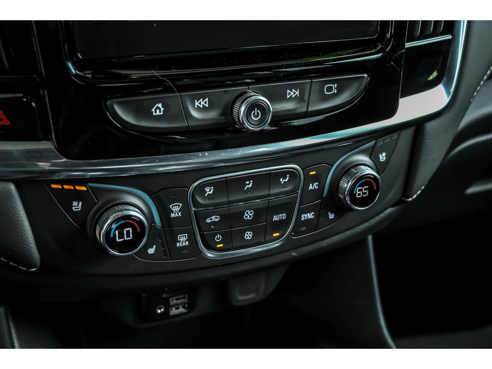 Used 2023 Chevrolet Traverse Premier w/ Redline Edition AWD/4WD image 22