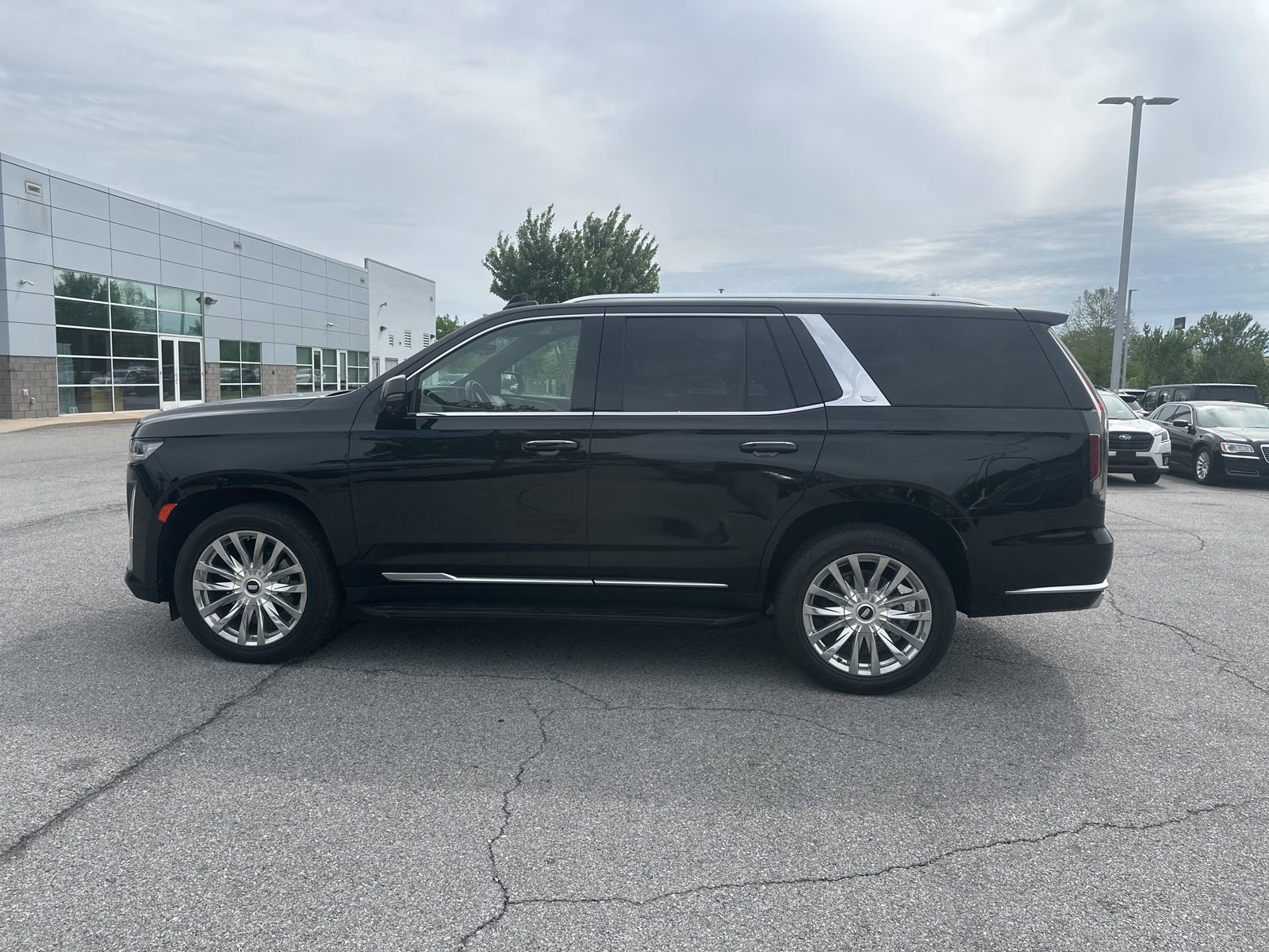 Used 2023 Cadillac Escalade Premium Luxury w/ Performance Package image 8