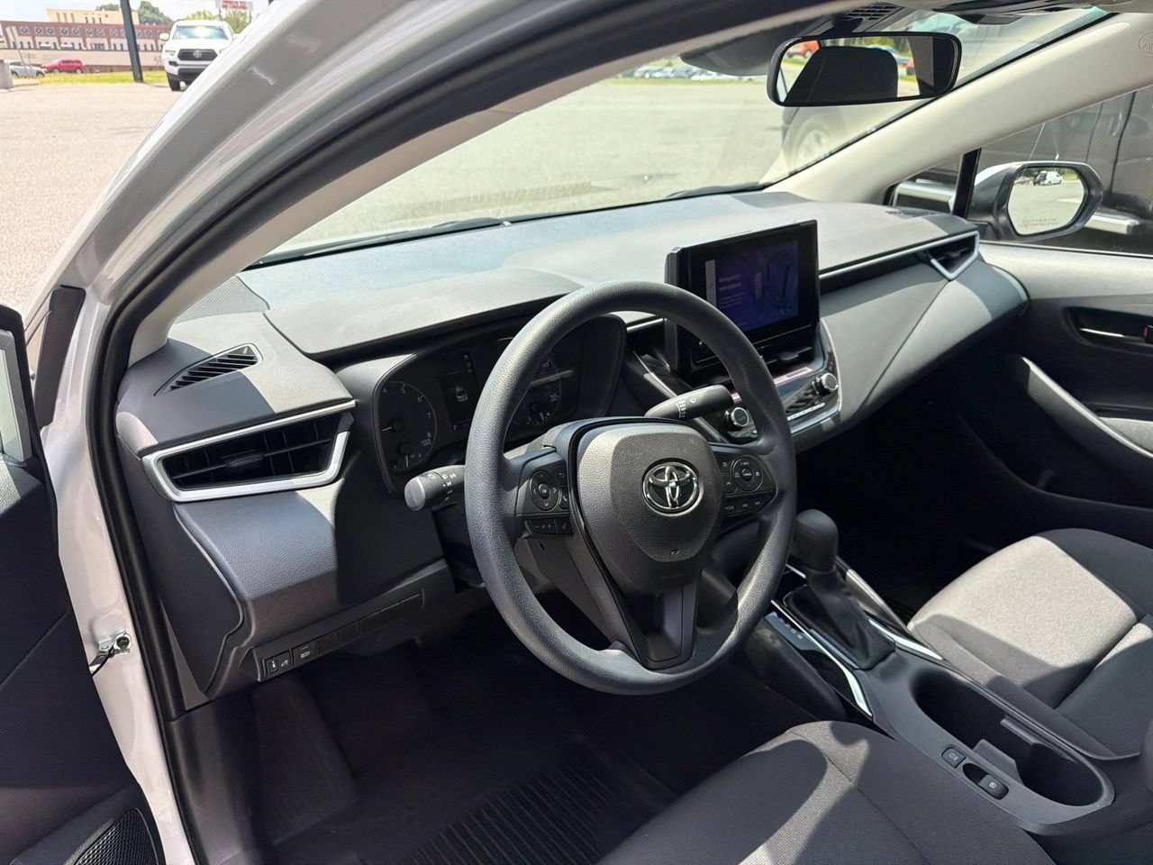 Used 2023 Toyota Corolla LE FWD image 4