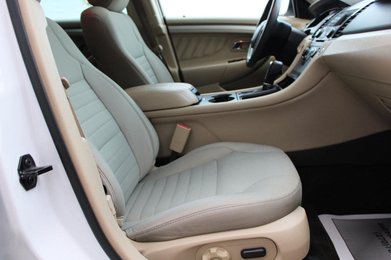 Used 2017 Ford Taurus SE image 42