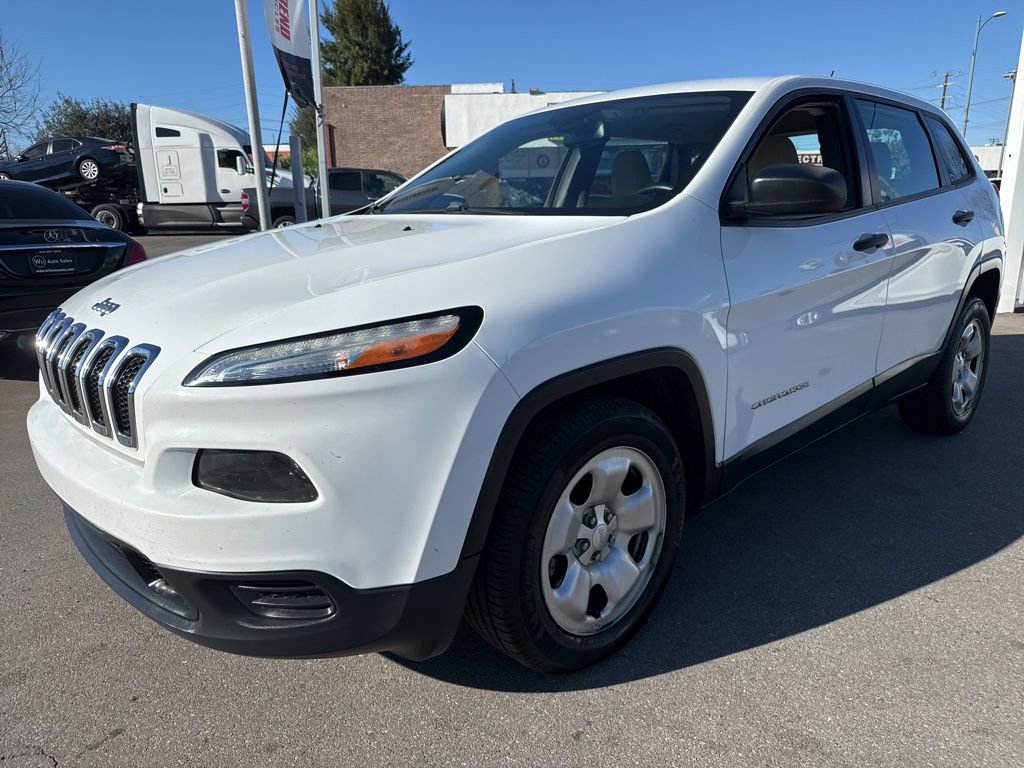 Used 2016 Jeep Cherokee Sport image 2