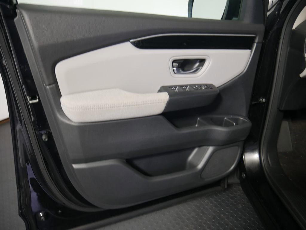 Used 2023 Honda Pilot LX image 13