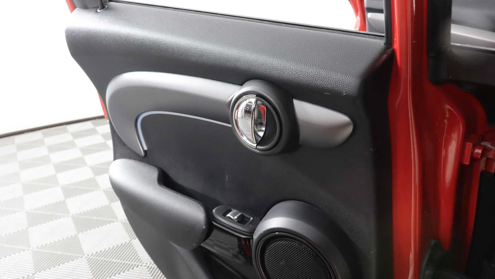 Used 2024 MINI Cooper 4-Door Hardtop FWD image 15