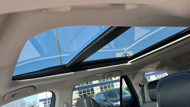 Used 2025 Honda Pilot Touring image 11