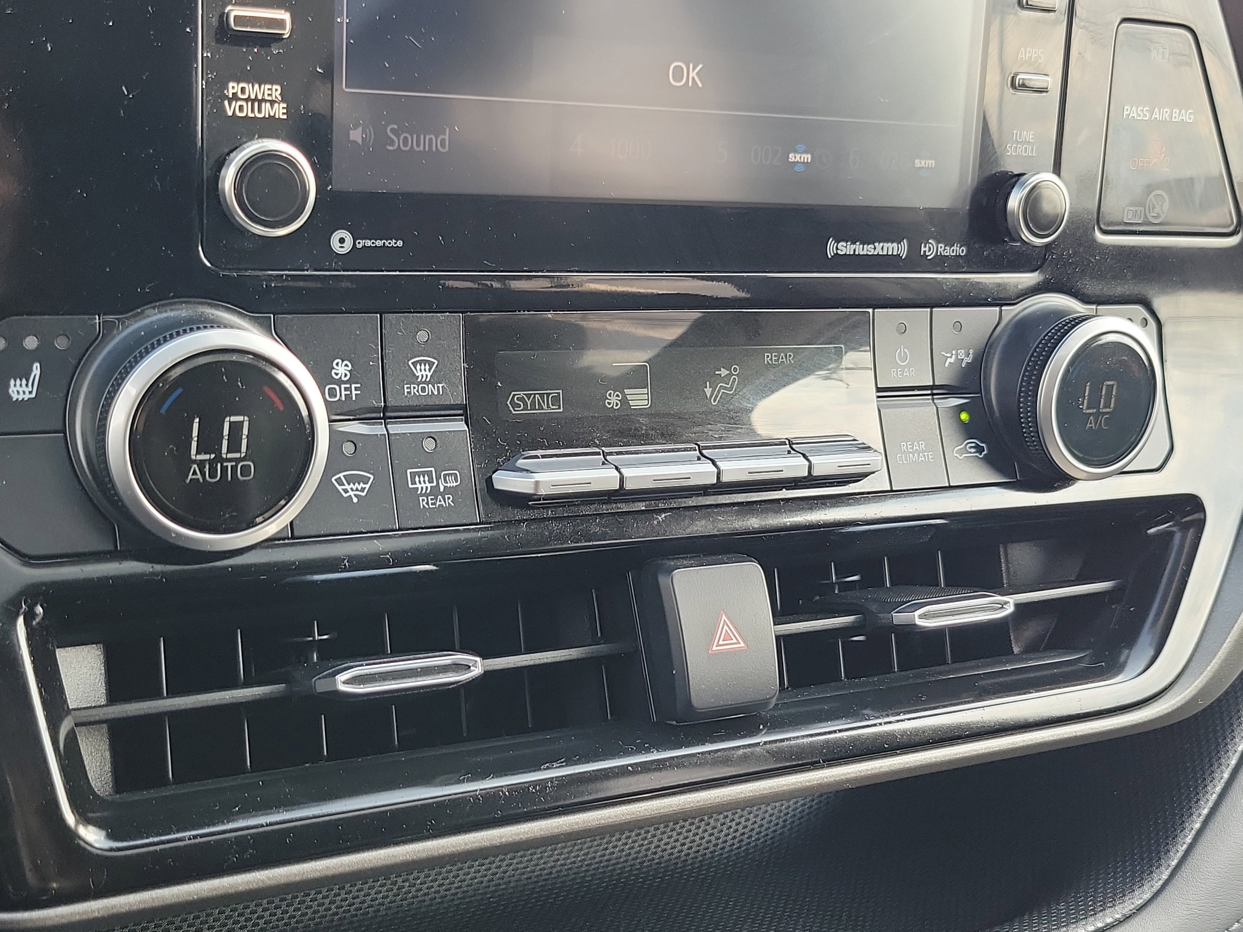 Used 2021 Toyota Highlander XLE image 31