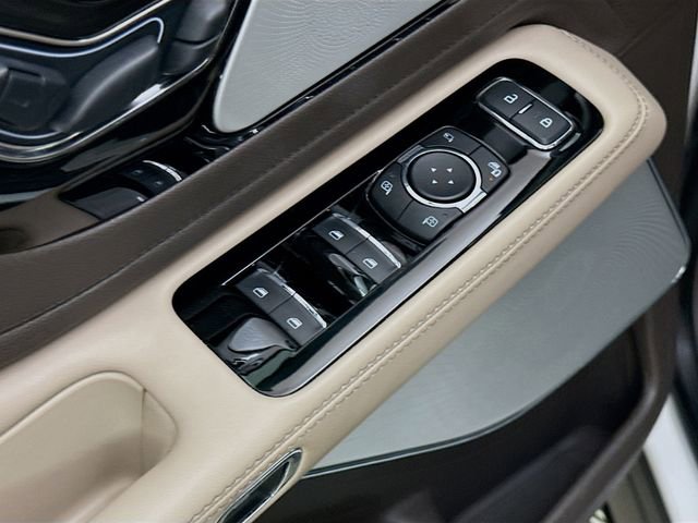 Used 2023 Lincoln Aviator Reserve w/ Equipment Group 201A image 18