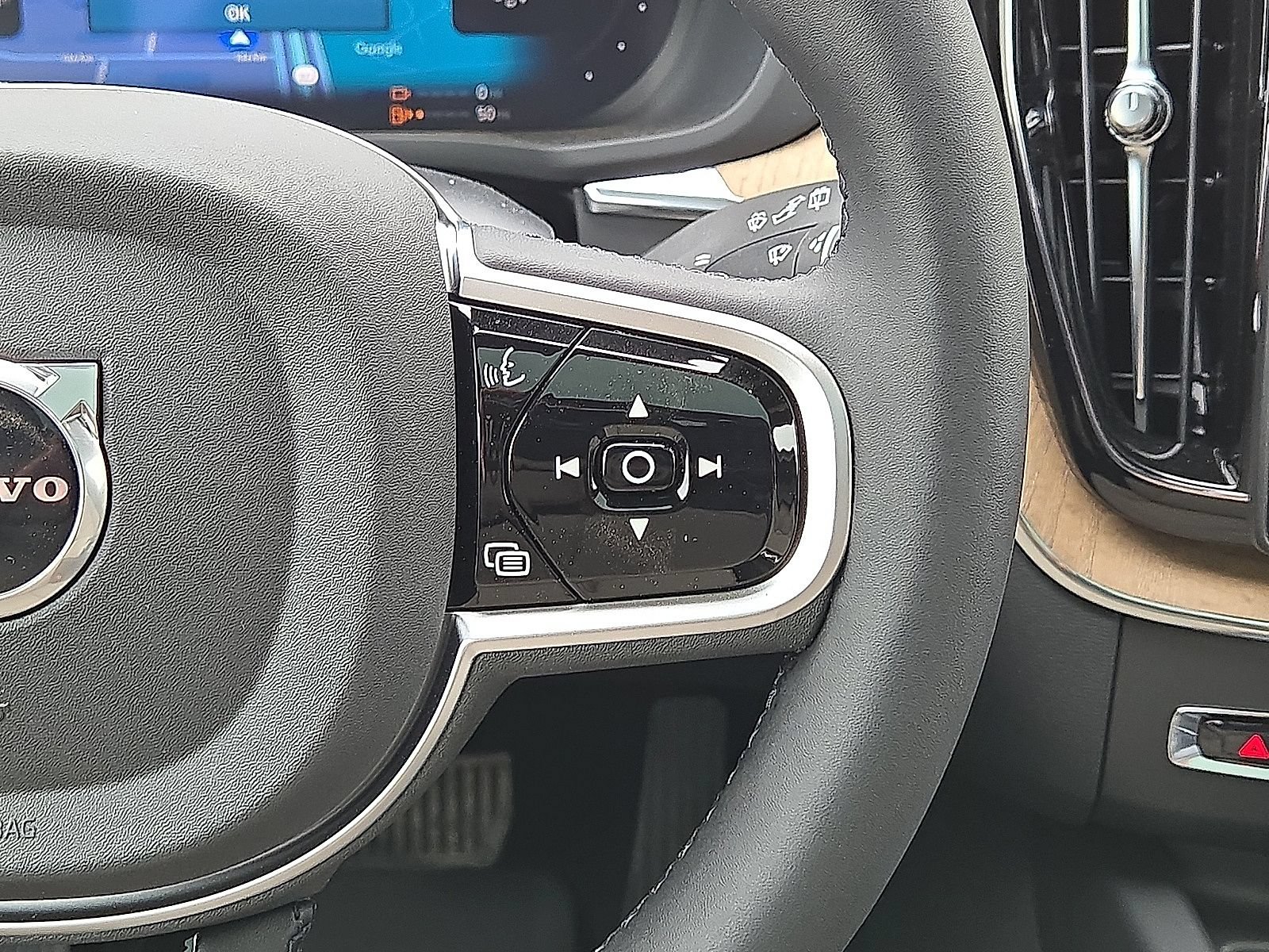 New 2026 Volvo XC60 T8 Plus w/ Protection Package Premier AWD/4WD image 20