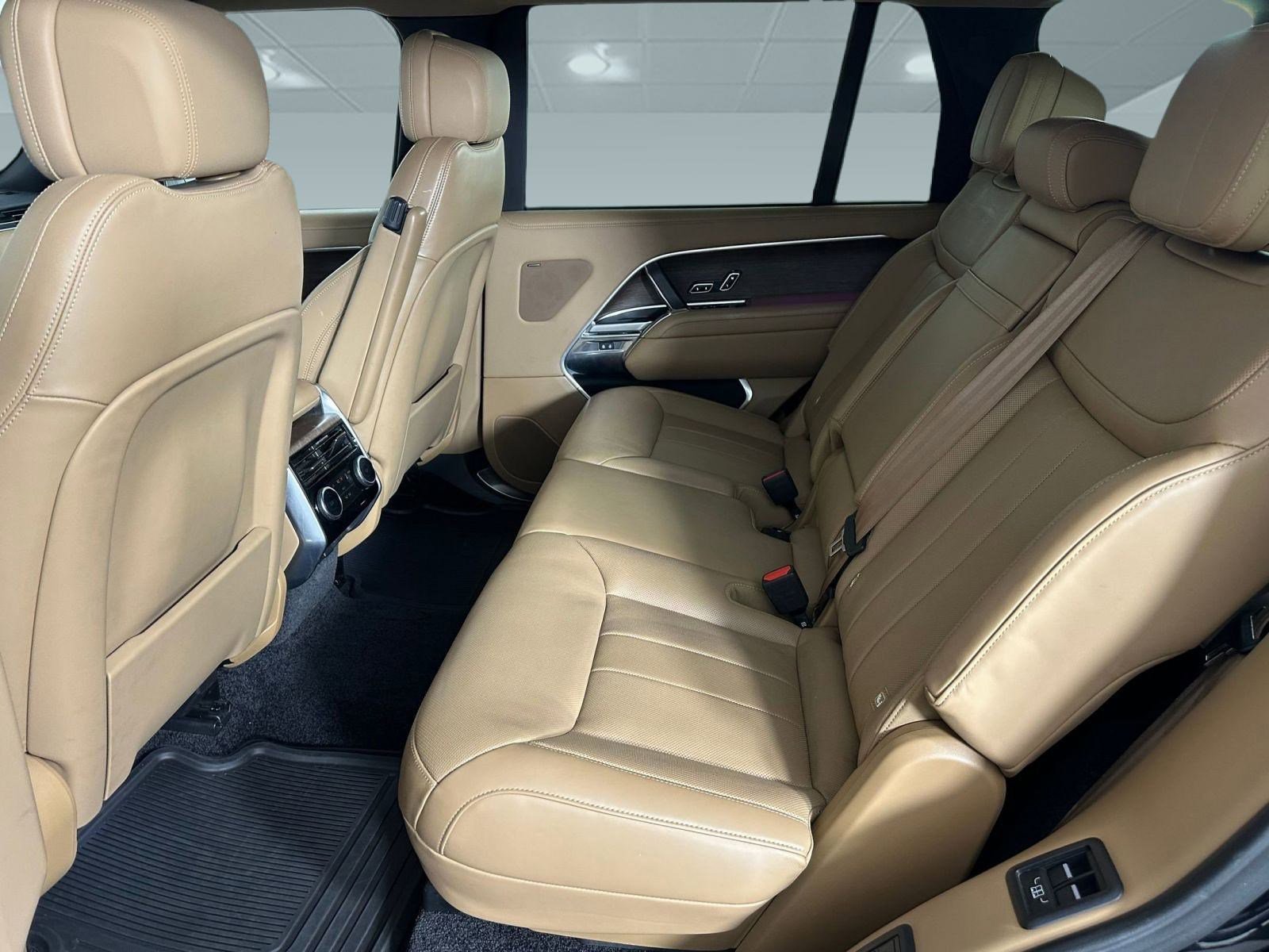 Used 2023 Land Rover Range Rover Long Wheelbase SE image 12