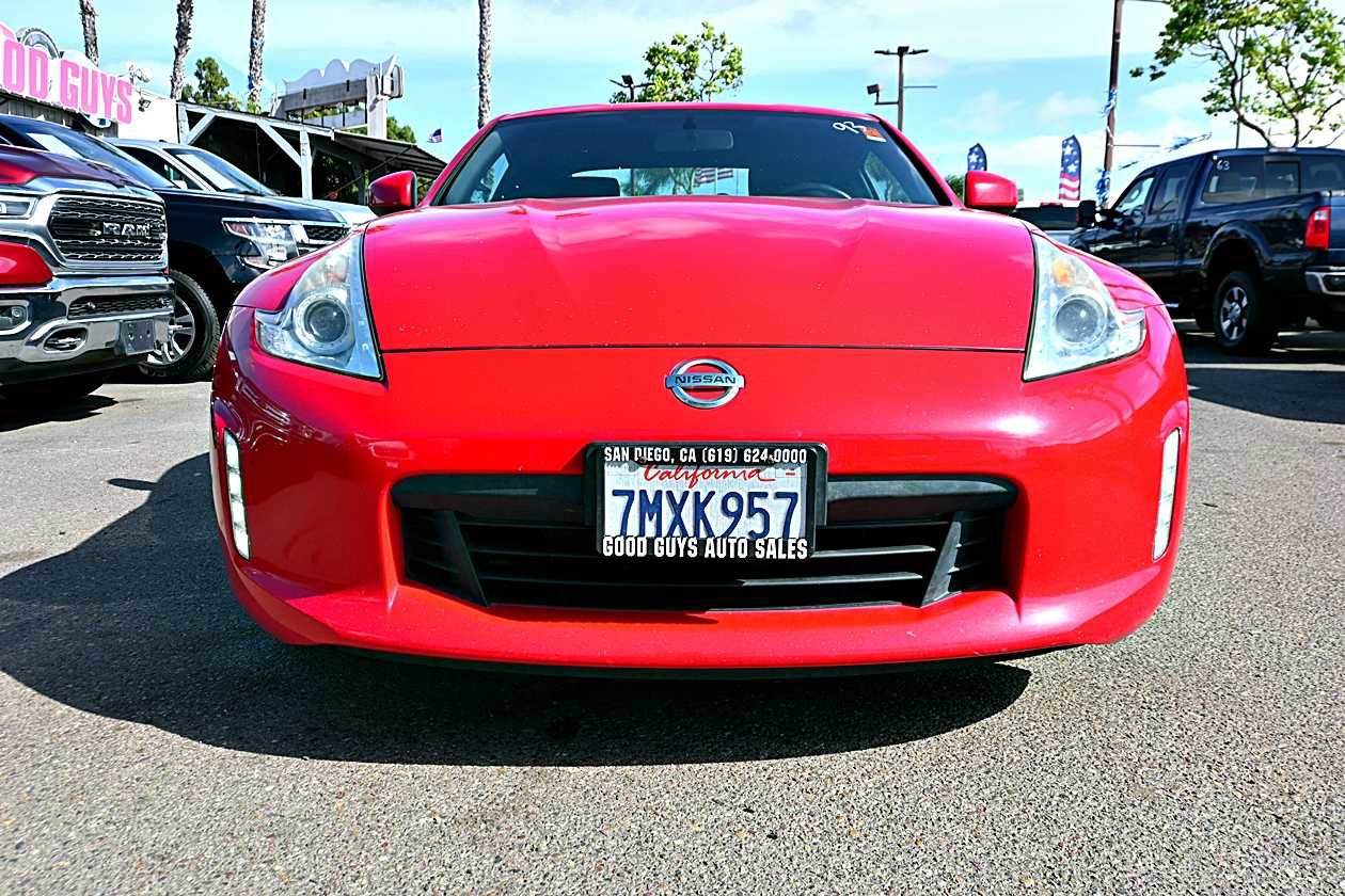 Used 2016 Nissan 370Z Coupe RWD image 2