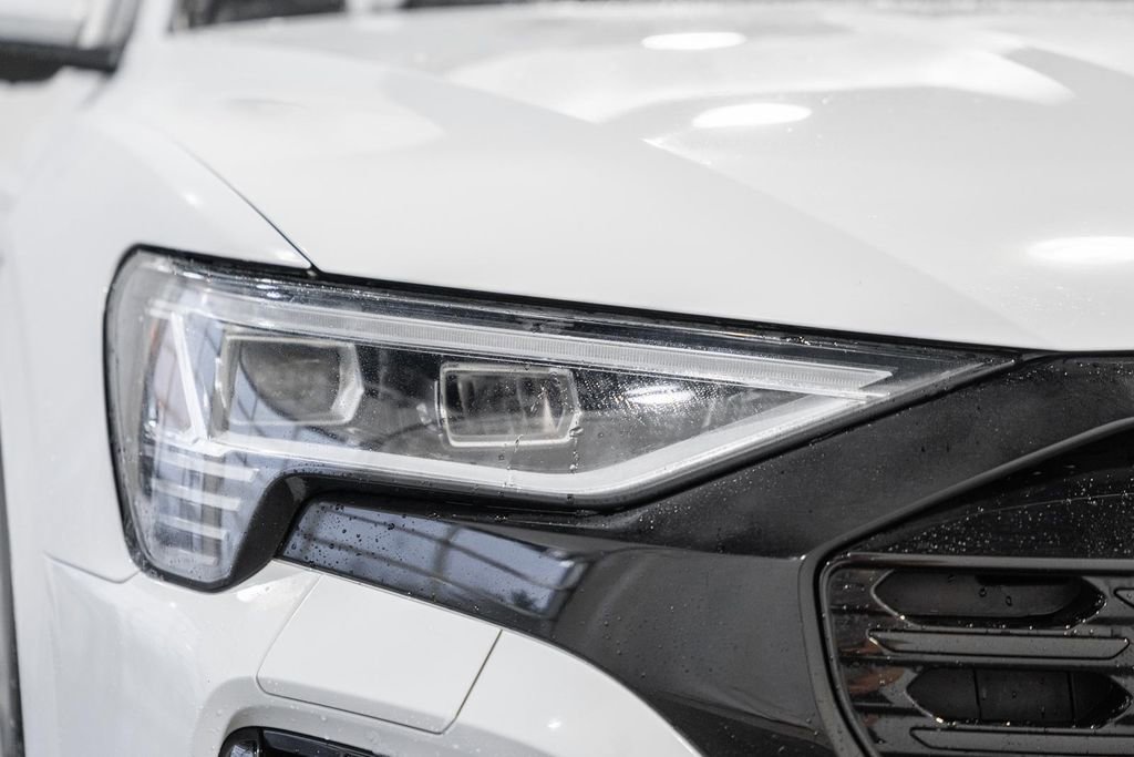 Used 2024 Audi Q8 e-tron Premium Plus image 11