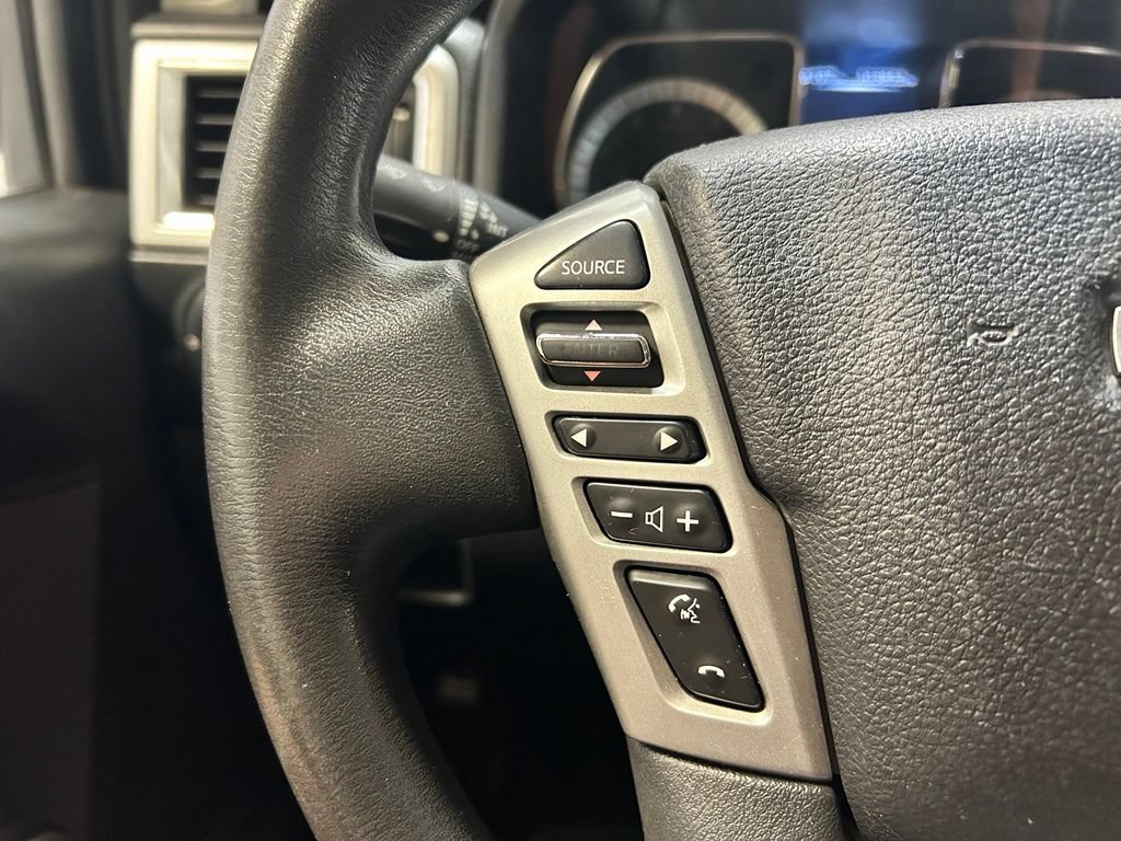 Used 2018 Nissan Titan SV AWD/4WD image 10