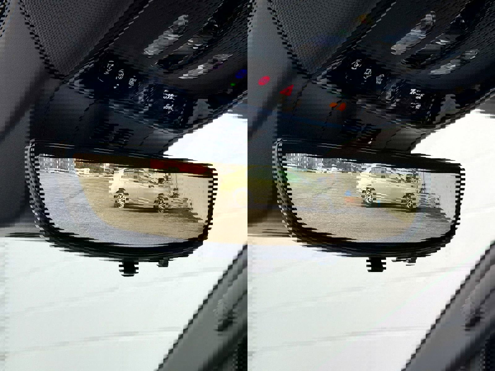 New 2026 Cadillac Optiq Luxury 2 image 28