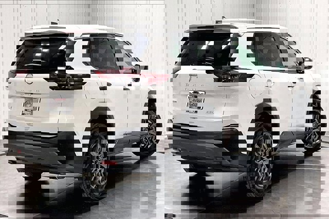 Used 2023 Nissan Rogue S image 13