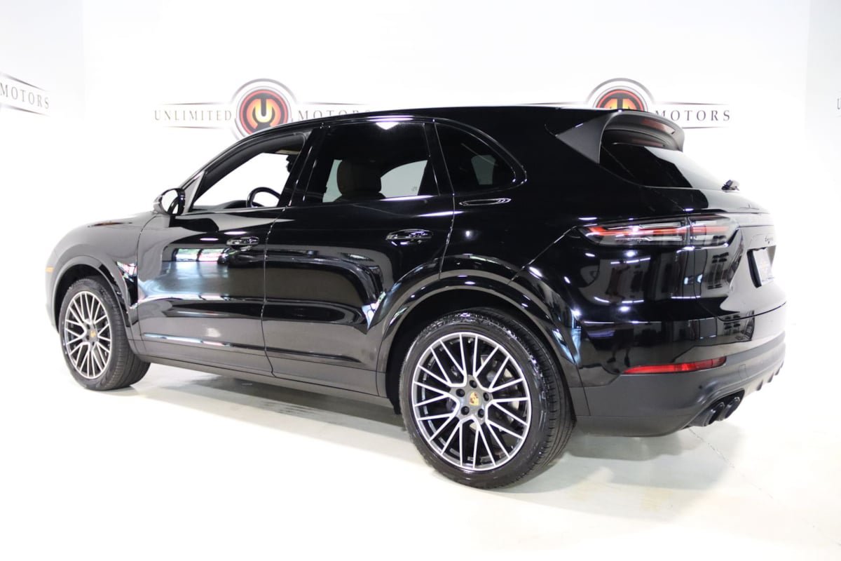 Used 2022 Porsche Cayenne Platinum Edition AWD/4WD image 3