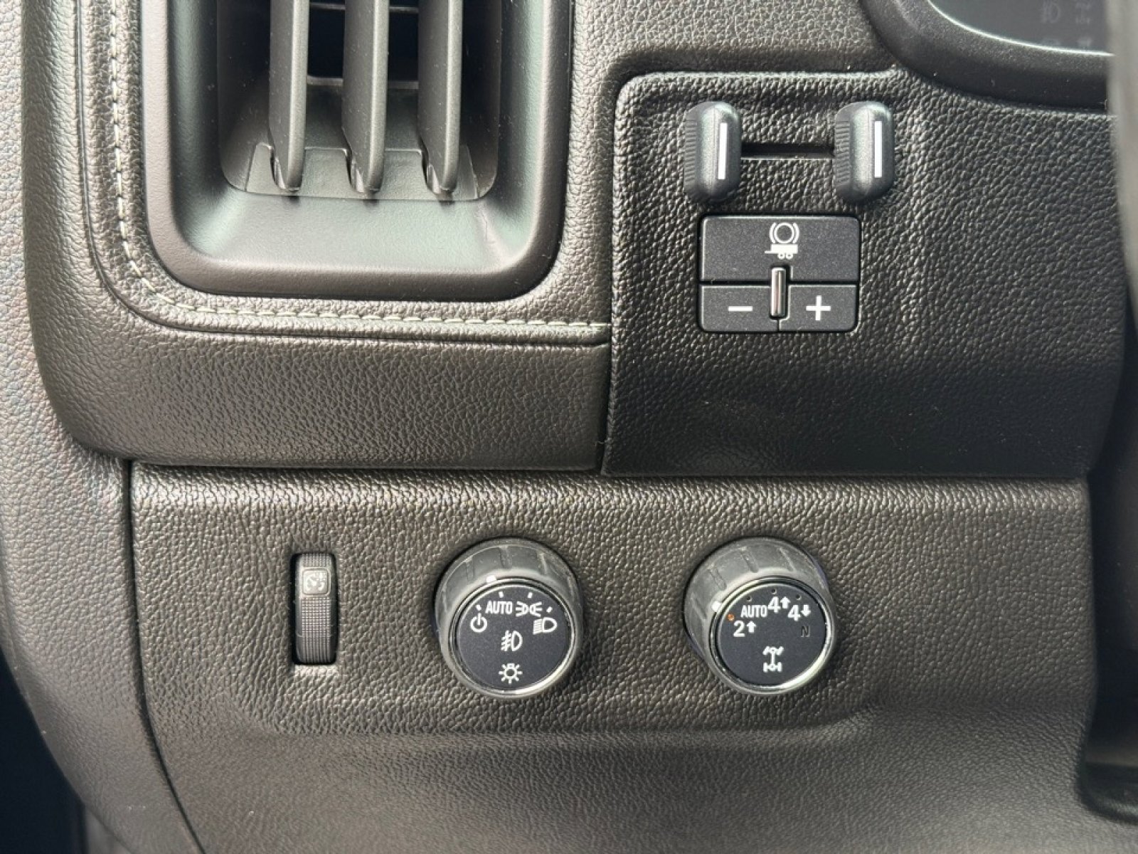 Used 2020 GMC Canyon Denali image 34