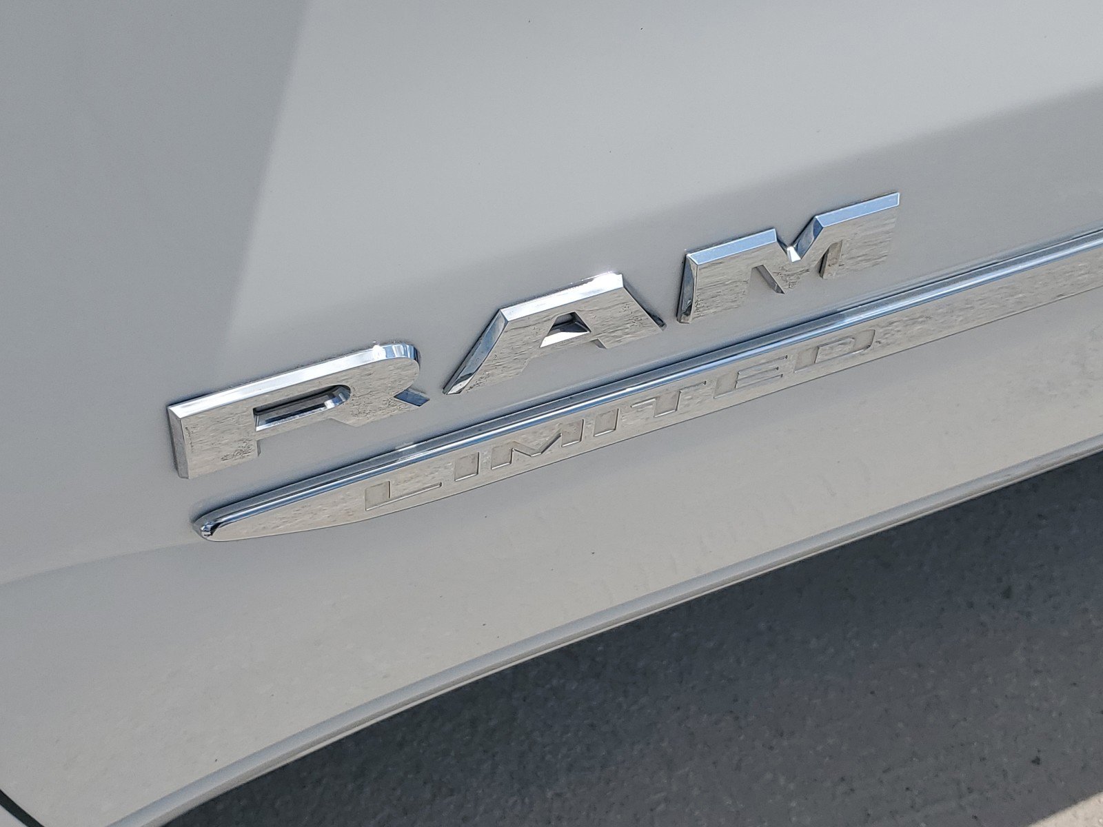 Used 2024 RAM 1500 Limited w/ Body Color Bumper Group image 11