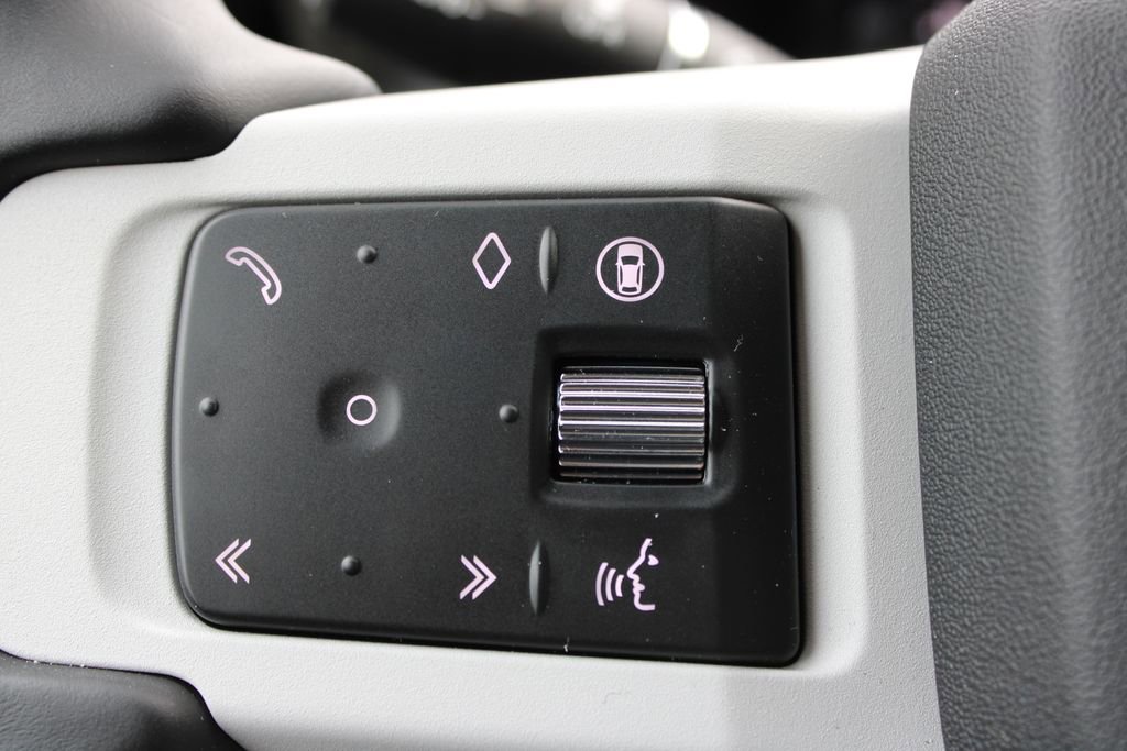 Used 2025 Land Rover Defender 110 X-Dynamic SE AWD/4WD image 32