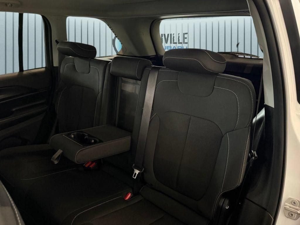 Used 2024 Jeep Grand Cherokee Laredo AWD/4WD image 21