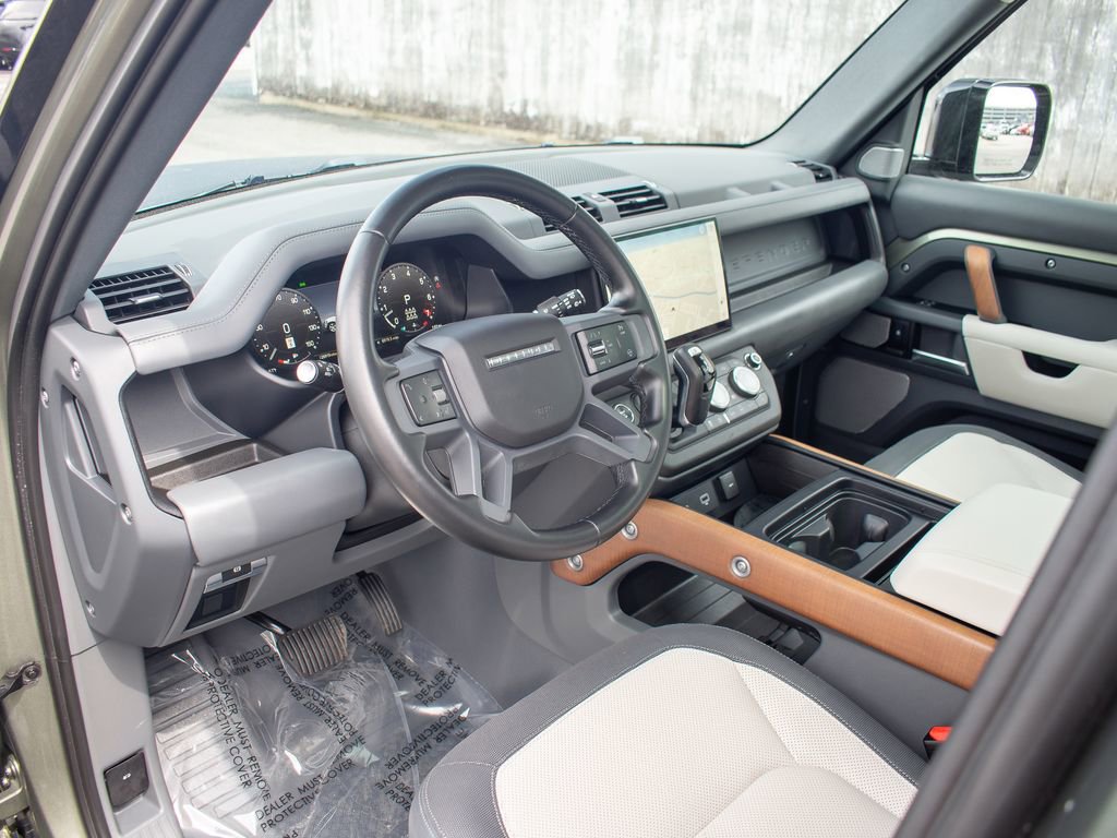 Used 2023 Land Rover Defender 130 X-Dynamic SE image 12