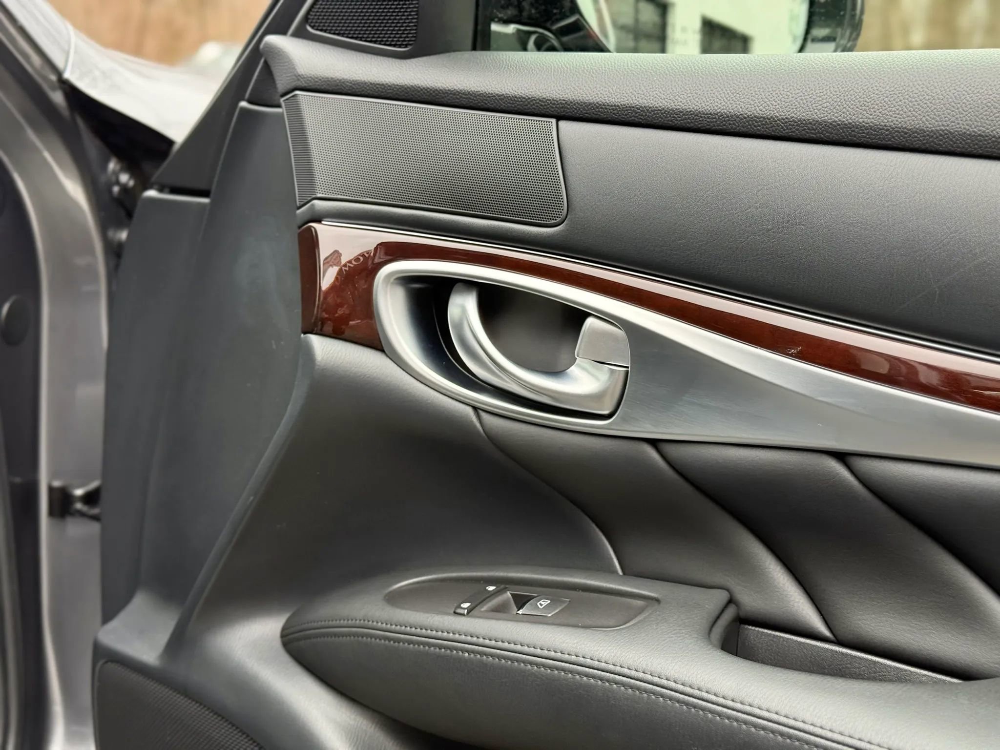 Used 2015 INFINITI Q70 3.7 image 42