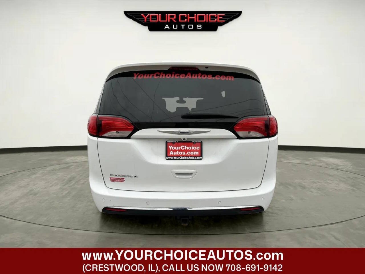 Used 2017 Chrysler Pacifica Touring-L w/ Tire & Wheel Group FWD image 4