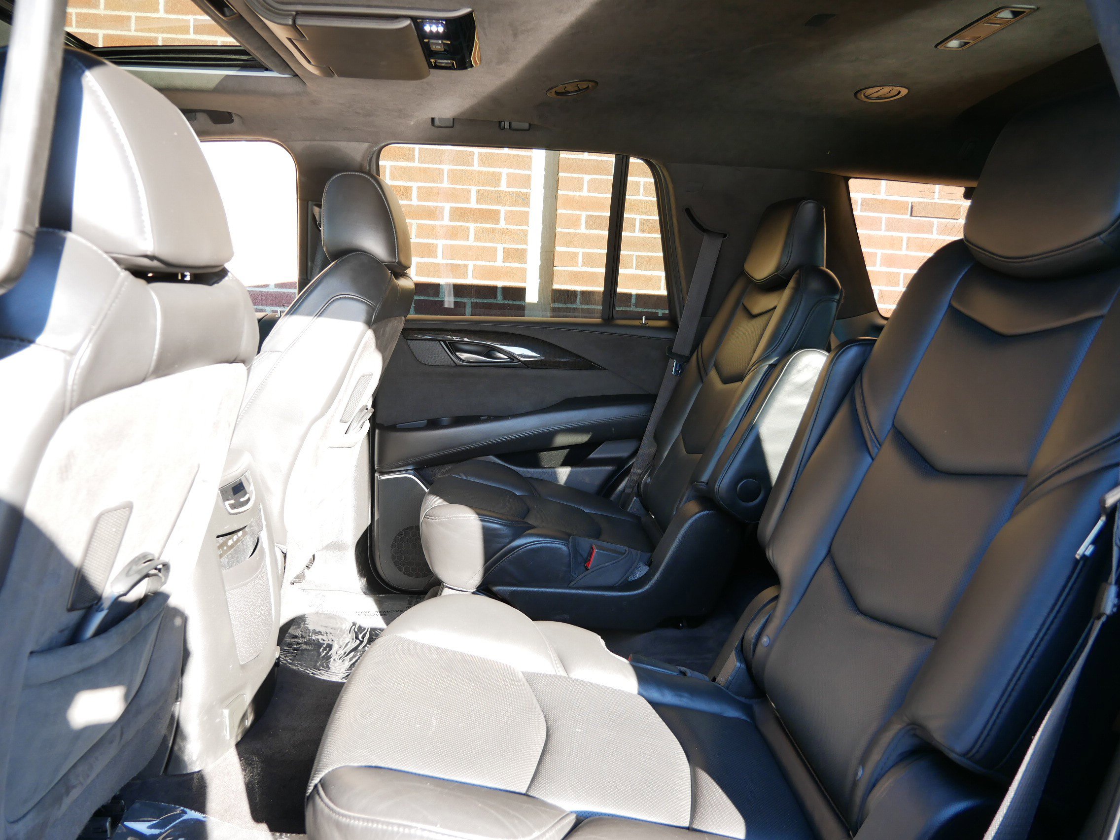 Used 2020 Cadillac Escalade Platinum image 10