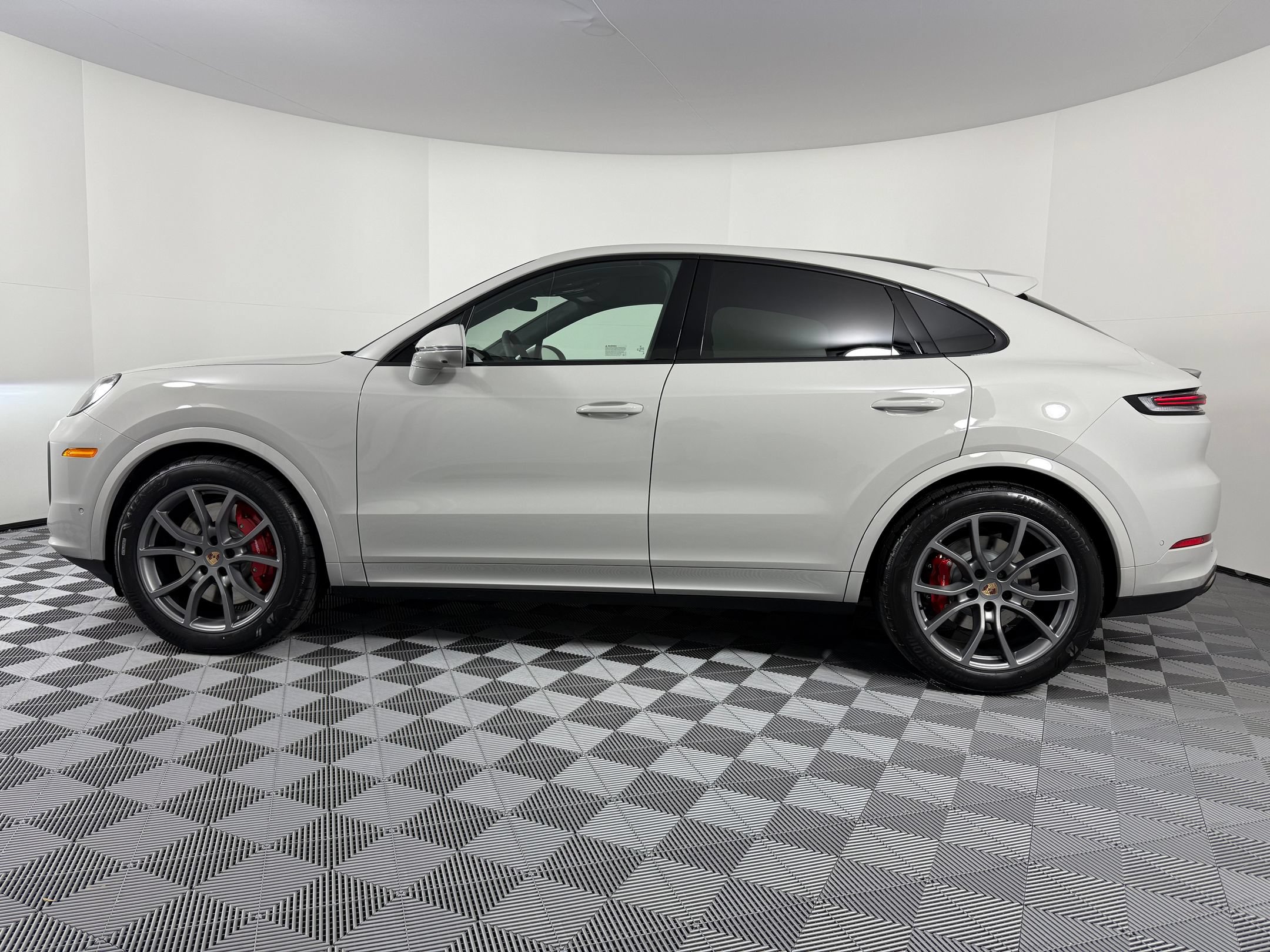 Certified 2026 Porsche Cayenne S AWD/4WD image 2
