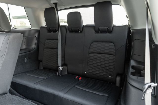 Used 2024 Nissan Pathfinder S image 13