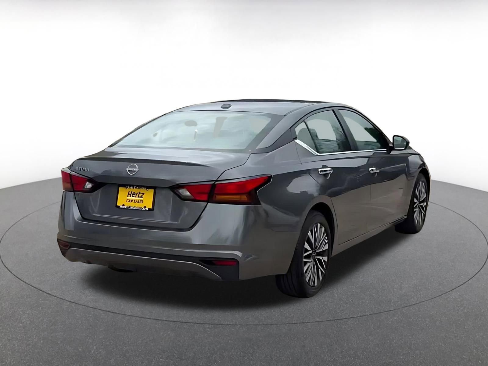 Used 2025 Nissan Altima 2.5 SV FWD image 14