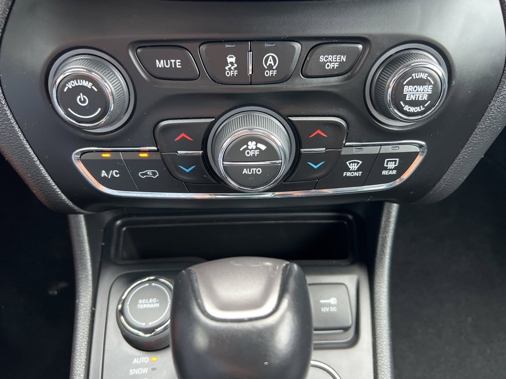 Used 2022 Jeep Cherokee Latitude Lux image 18