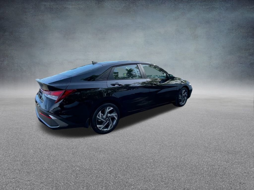 Used 2025 Hyundai Elantra Sport image 23