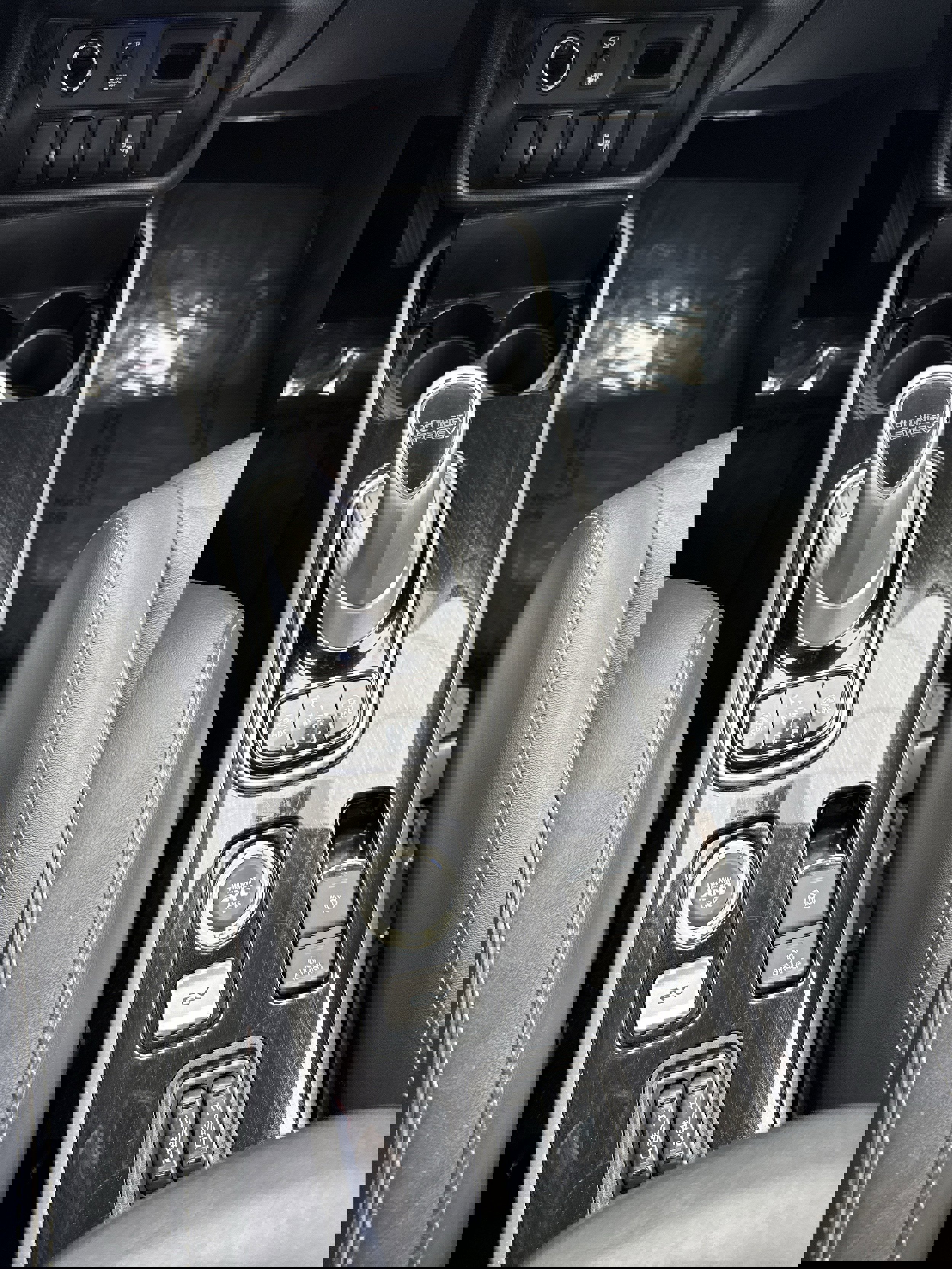 Used 2018 Mitsubishi Outlander SEL image 19