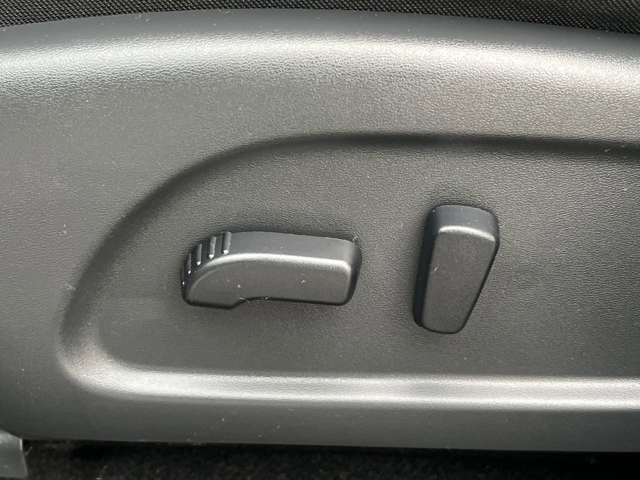 Used 2020 Nissan Pathfinder SV image 21