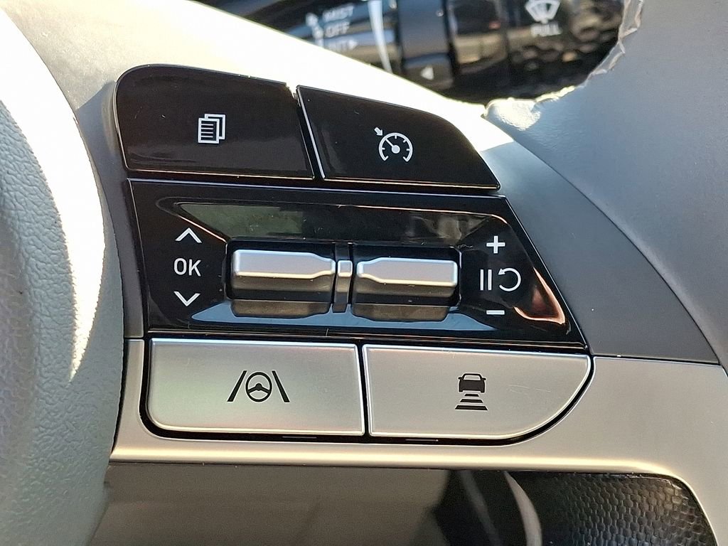 Used 2023 Hyundai Elantra SEL w/ Convenience Package image 23