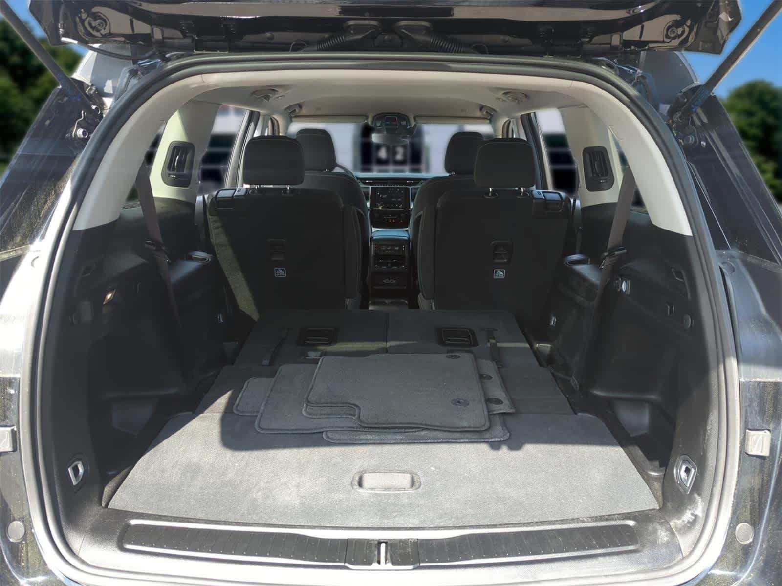 Used 2023 Jeep Grand Cherokee L Laredo AWD/4WD image 34