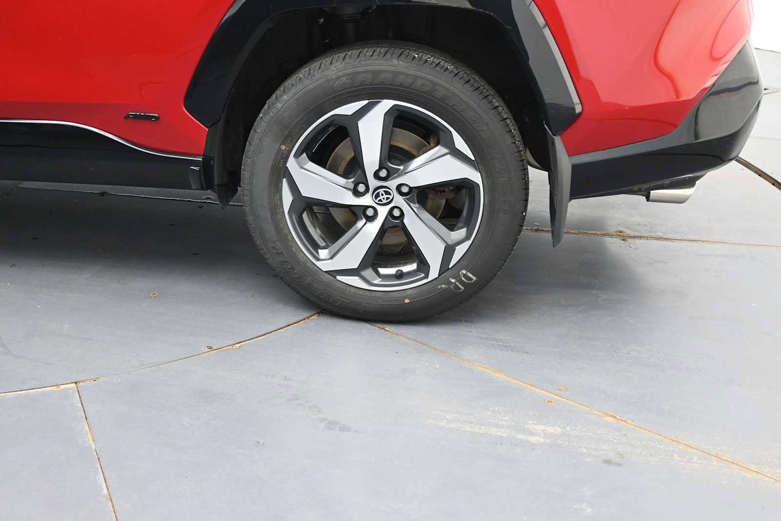 Used 2023 Toyota RAV4 SE w/ Weather & Moonroof Package AWD/4WD image 5