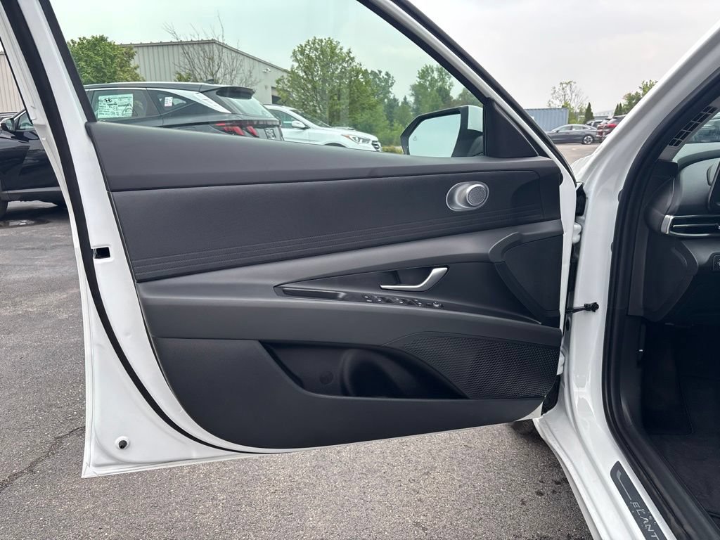 New 2026 Hyundai Elantra SE FWD image 9