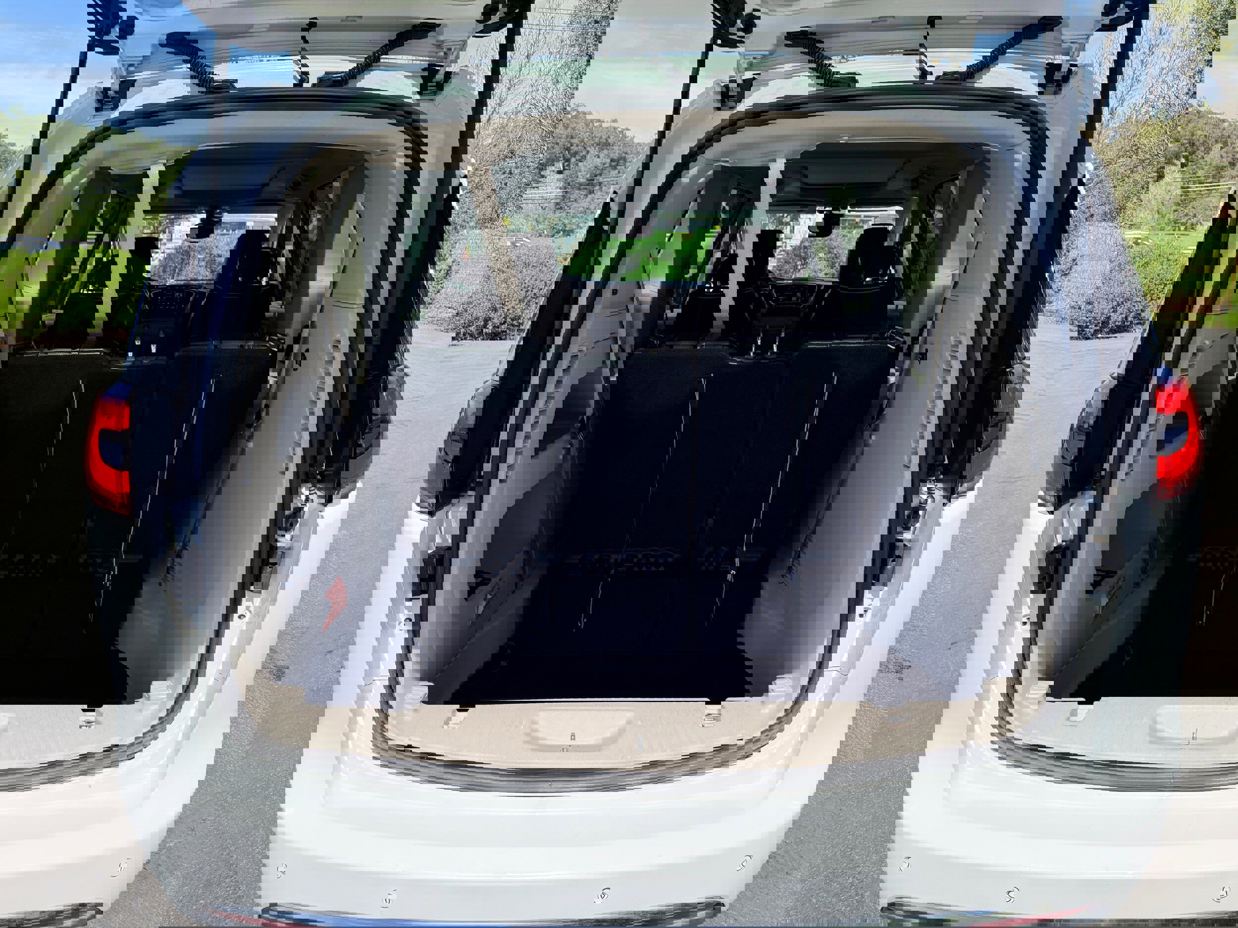 Used 2023 Chrysler Pacifica Limited image 9