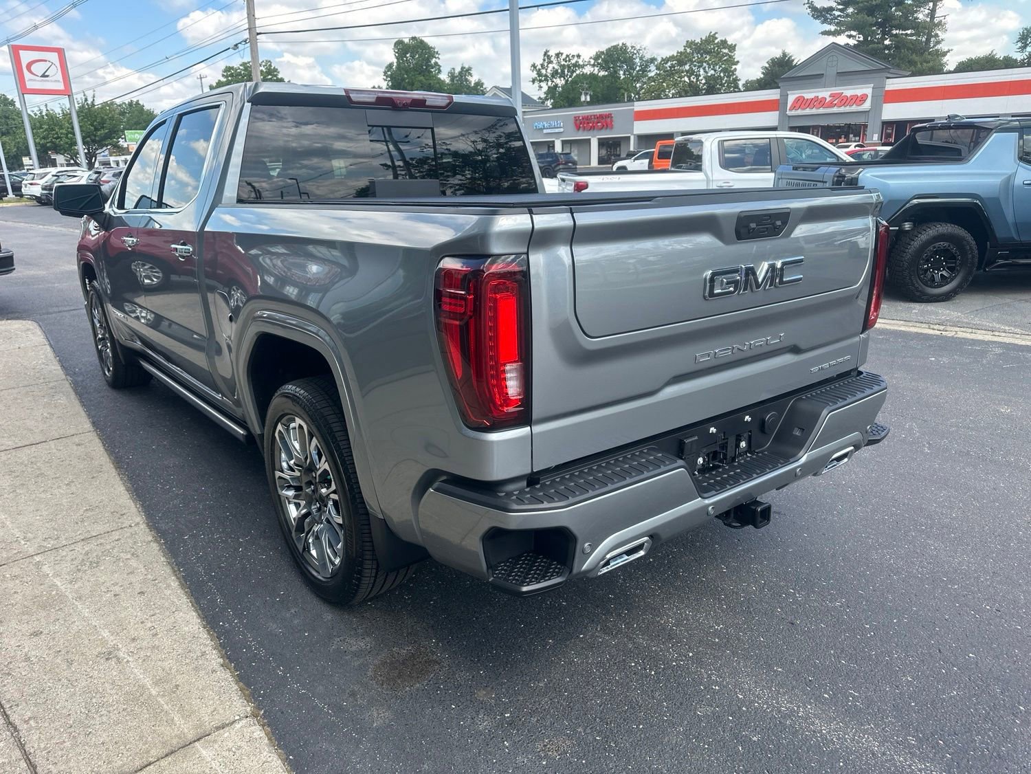 Used 2025 GMC Sierra 1500 Denali Ultimate AWD/4WD image 5