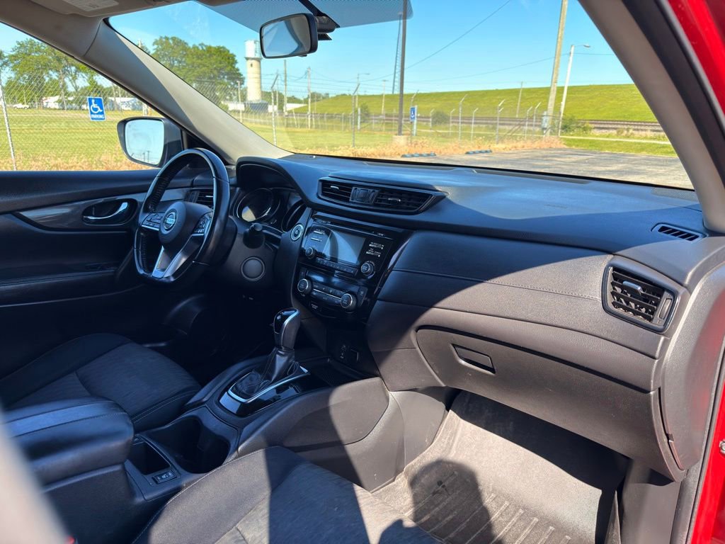 Used 2017 Nissan Rogue SV AWD/4WD image 30