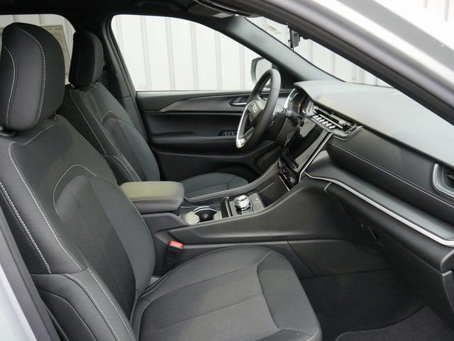 New 2025 Jeep Grand Cherokee Laredo image 25