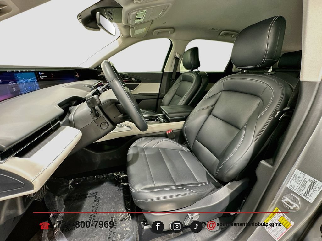 Used 2025 Lincoln Nautilus Premier AWD/4WD image 23