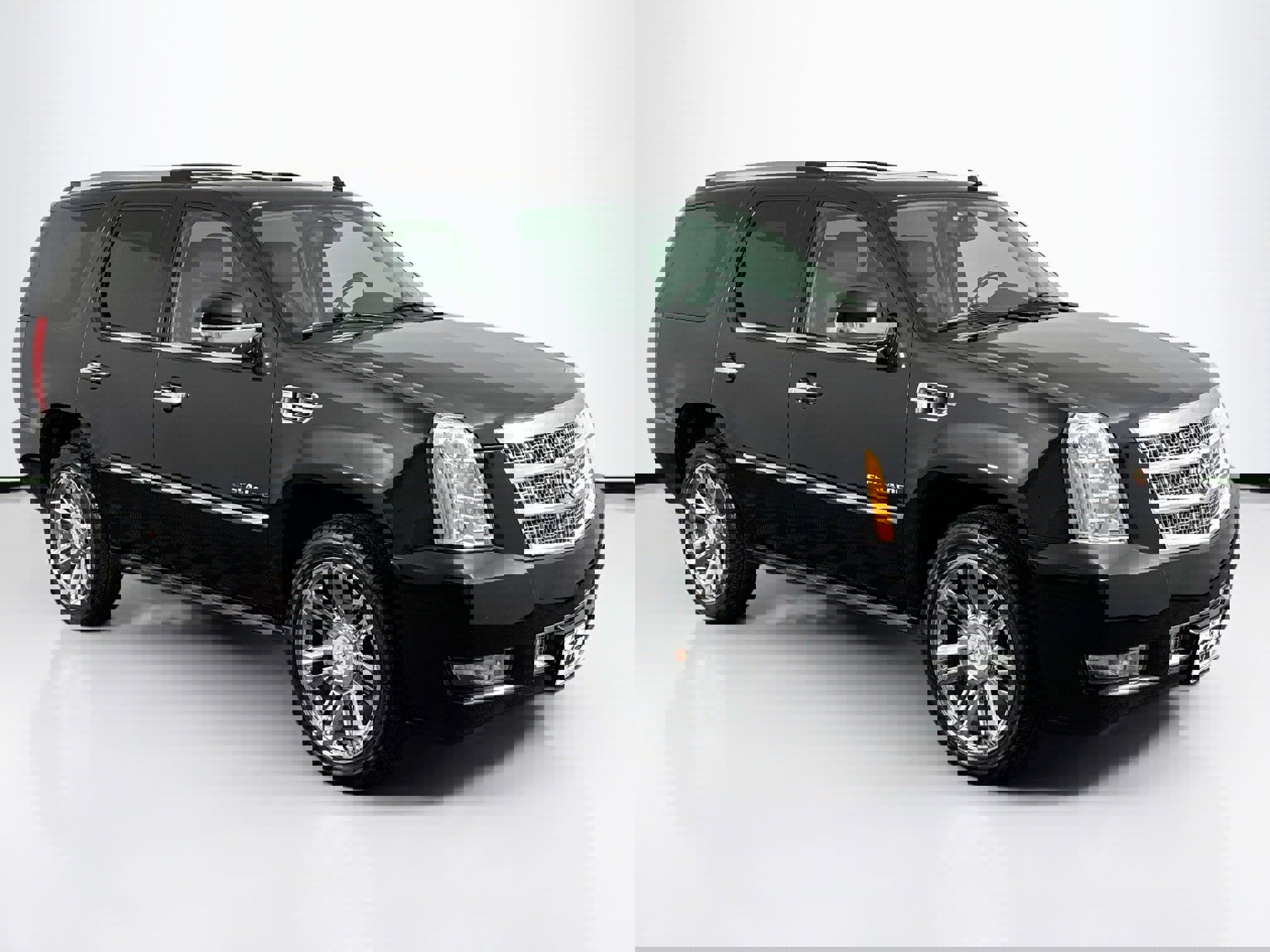 Used 2014 Cadillac Escalade Platinum image 2