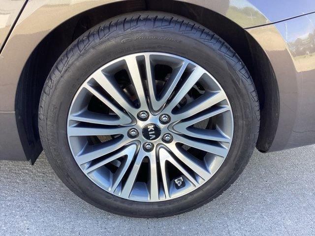 Used 2014 Kia Cadenza Premium w/ Luxury Package FWD image 5