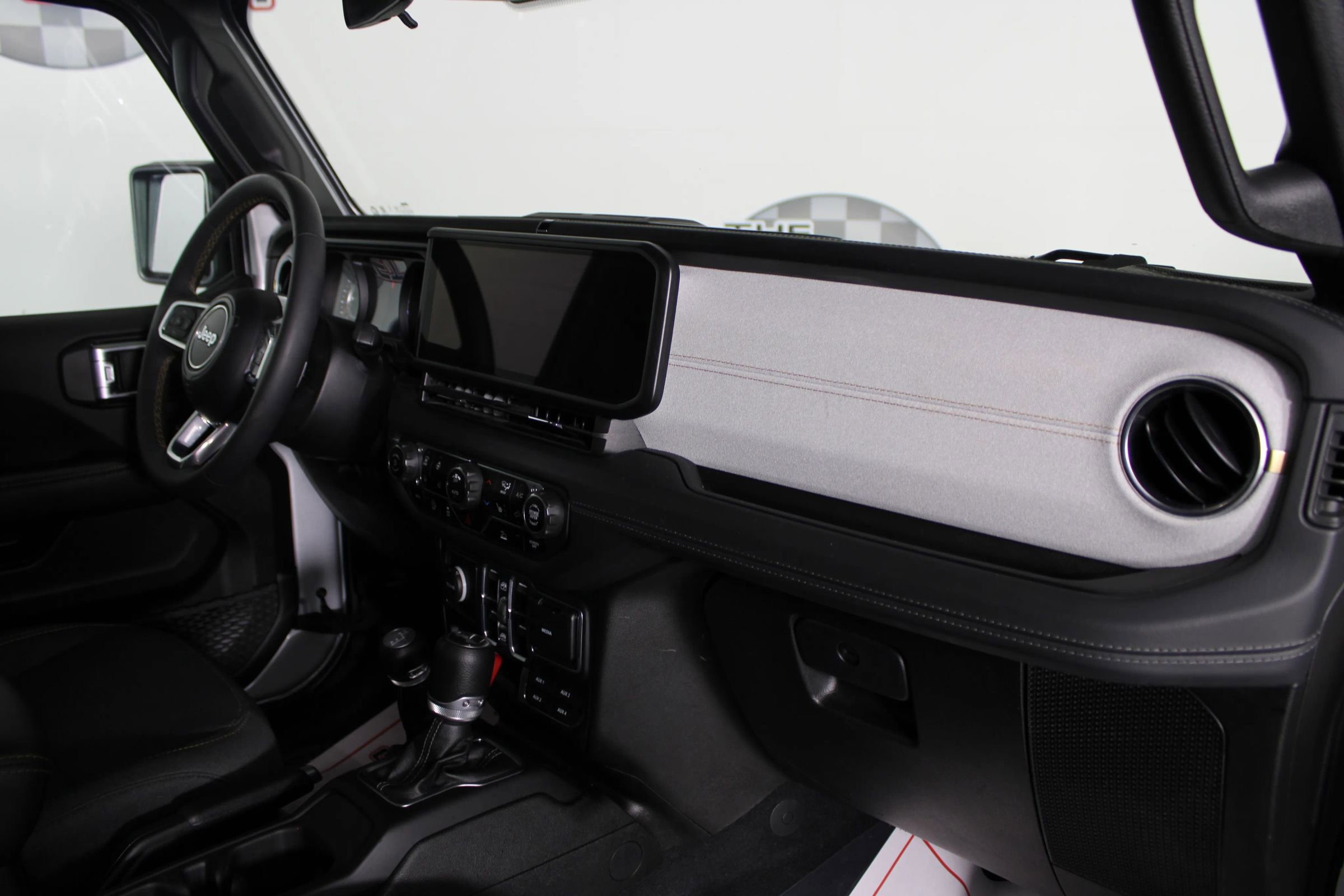 Used 2024 Jeep Wrangler Unlimited Sahara image 12