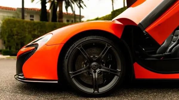 Used 2015 McLaren 650S Spider RWD image 25